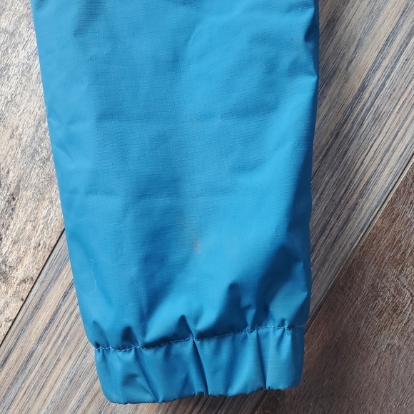 The Northface Boys Fleece Lined Waterproof Rain Jacket - Picture 5 of 8